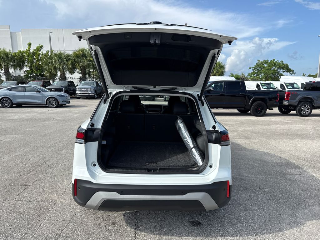 Certified Used 2025  Volkswagen 2.0T SE image 25
