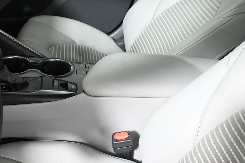 Thumbnail: 2021 Toyota Camry - 27