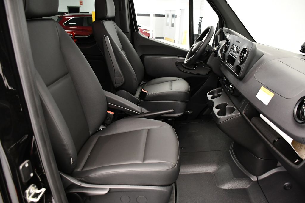 Thumbnail: 2025 Mercedes-Benz Sprinter - 31