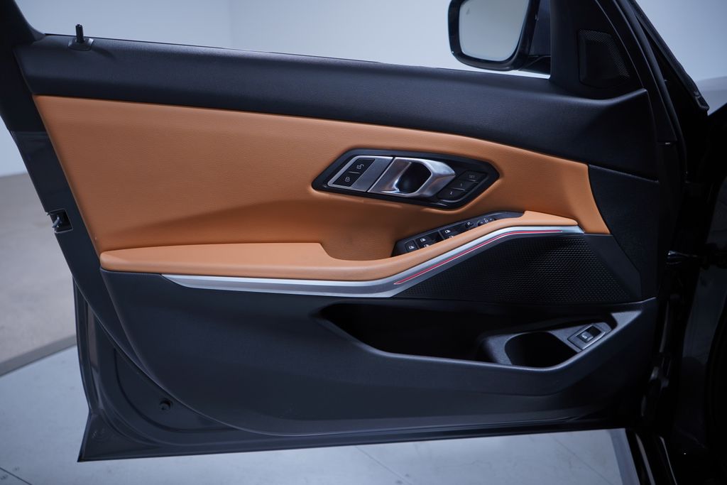 Thumbnail: 2022 BMW 3 Series - 16