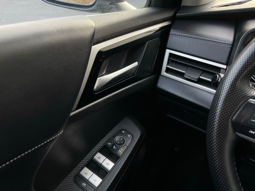 Thumbnail: 2024 Mitsubishi Outlander - 23