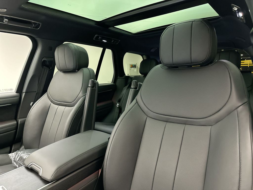 Thumbnail: 2025 Land Rover Range Rover - 9