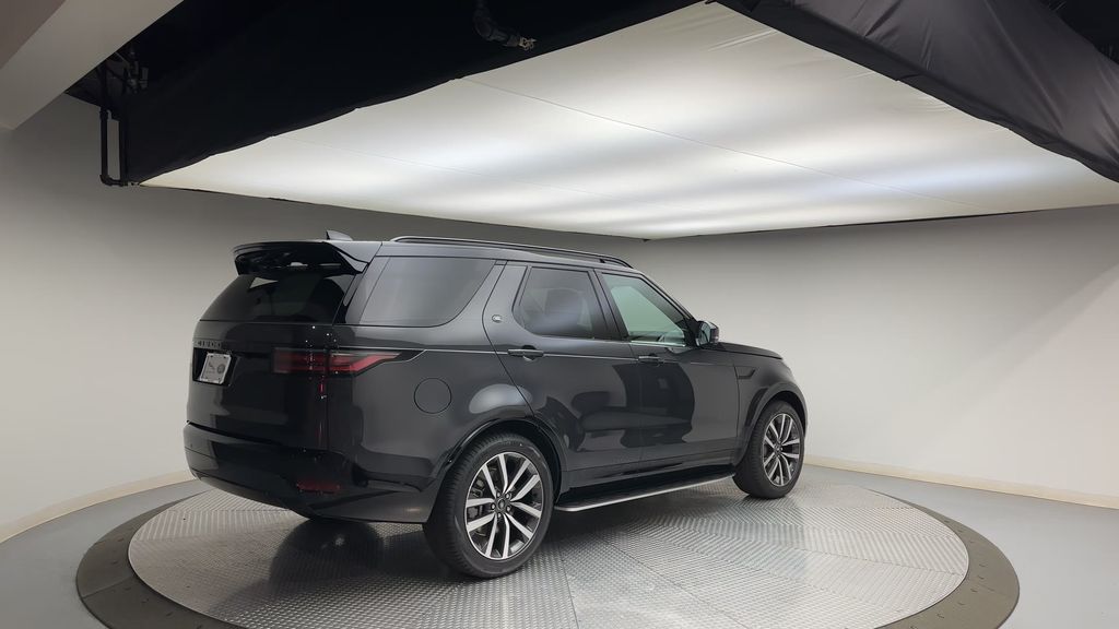 2024 Land Rover Discovery Dynamic SE 8