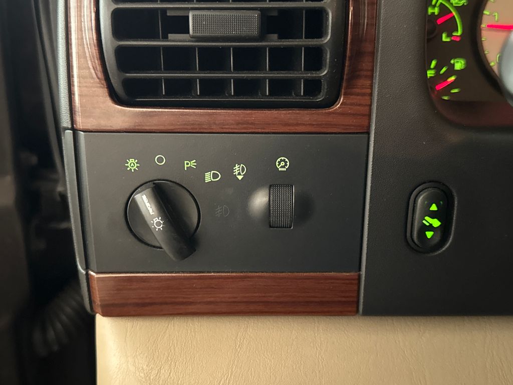 Used 2005  Ford Lariat image 18