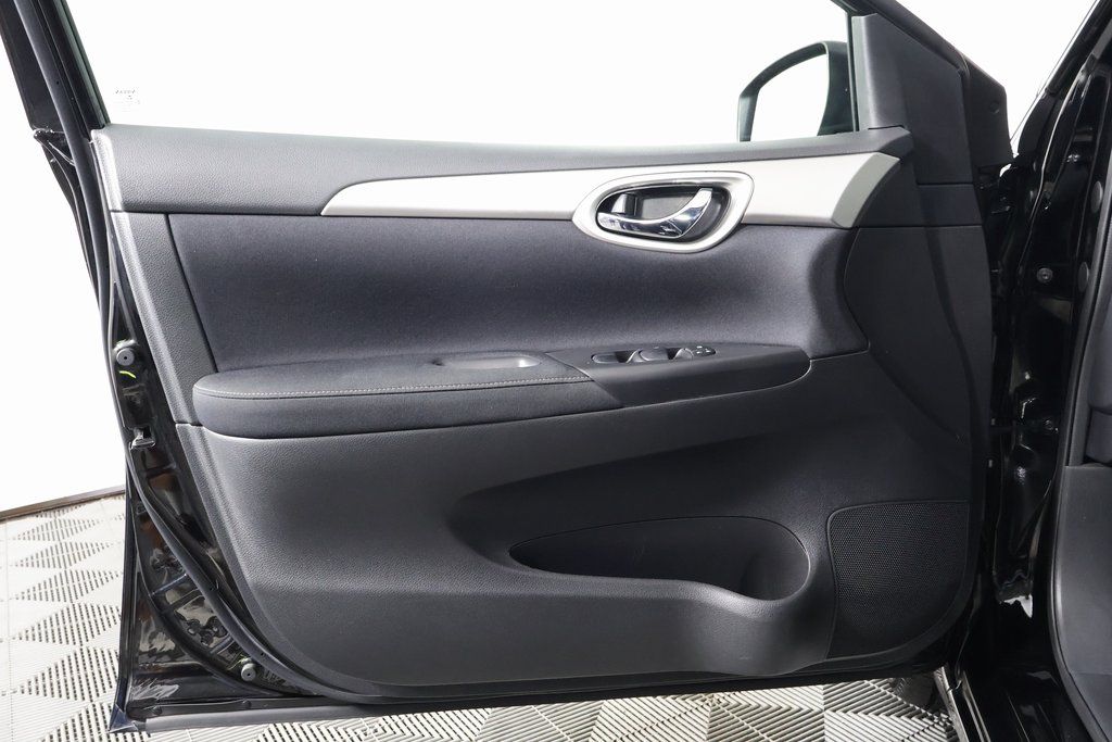 Thumbnail: 2014 Nissan Sentra - 11
