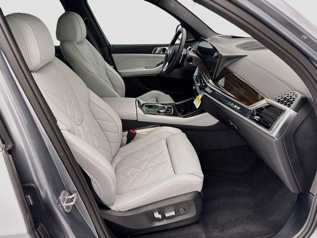 Thumbnail: 2026 BMW X5 - 19