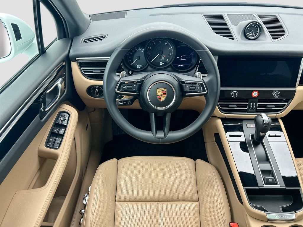 Thumbnail: 2025 Porsche Macan - 12