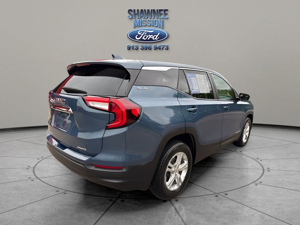 2024 GMC Terrain SLE photo