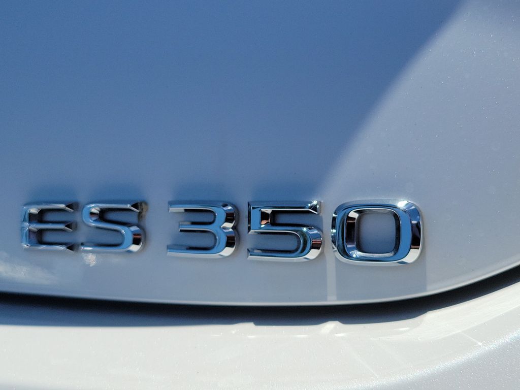 used 2025 Lexus ES car, priced at $45,998