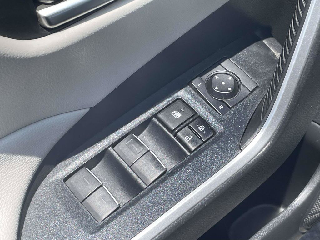 Used 2023  Toyota XLE image 19