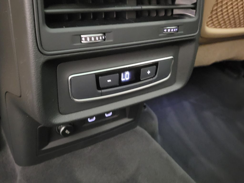 Thumbnail: 2023 Audi Q7 - 21