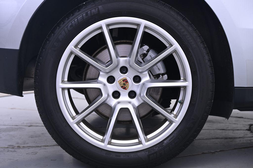 Thumbnail: 2018 Porsche Macan - 13