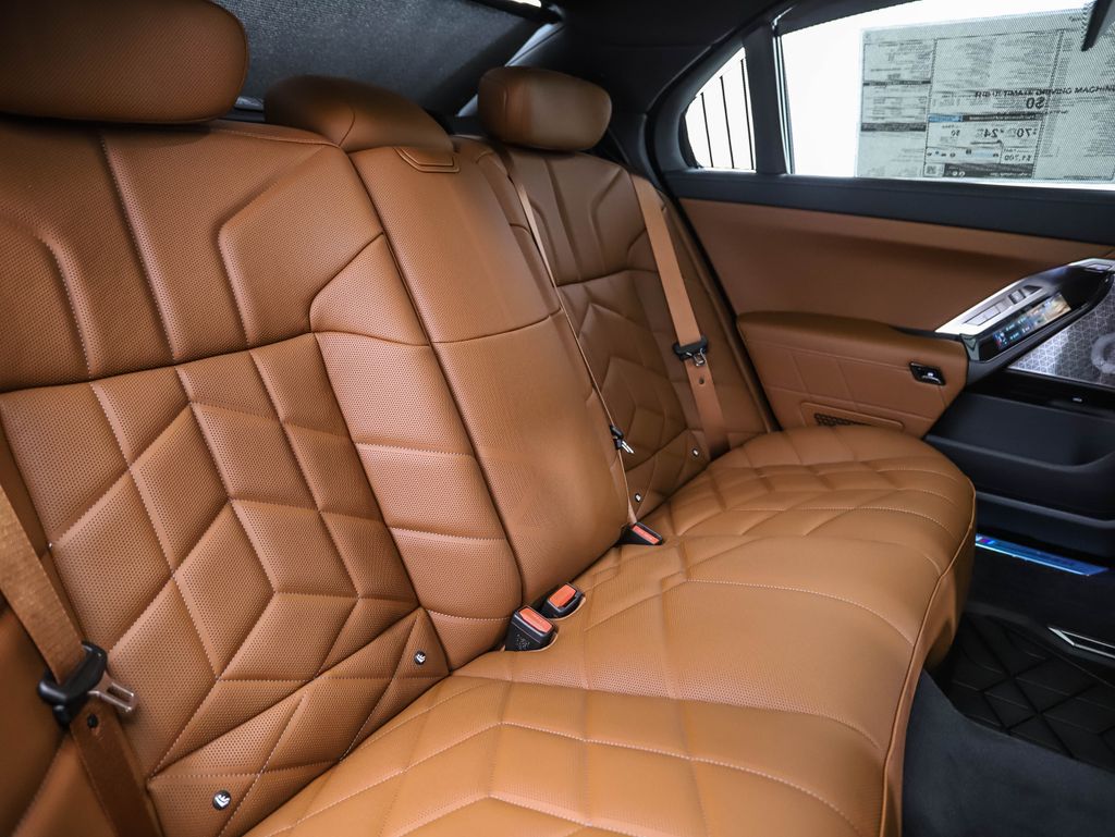 Thumbnail: 2026 BMW 7 Series - 27