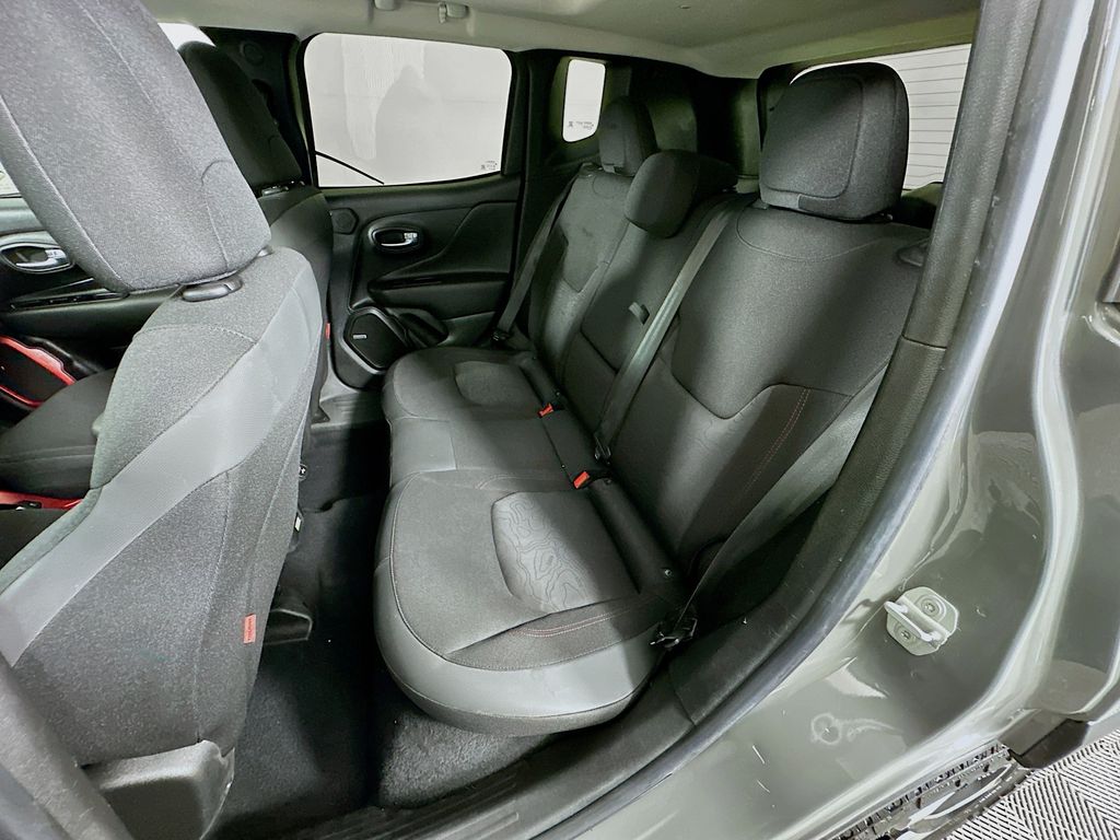 Thumbnail: 2021 Jeep Renegade - 25