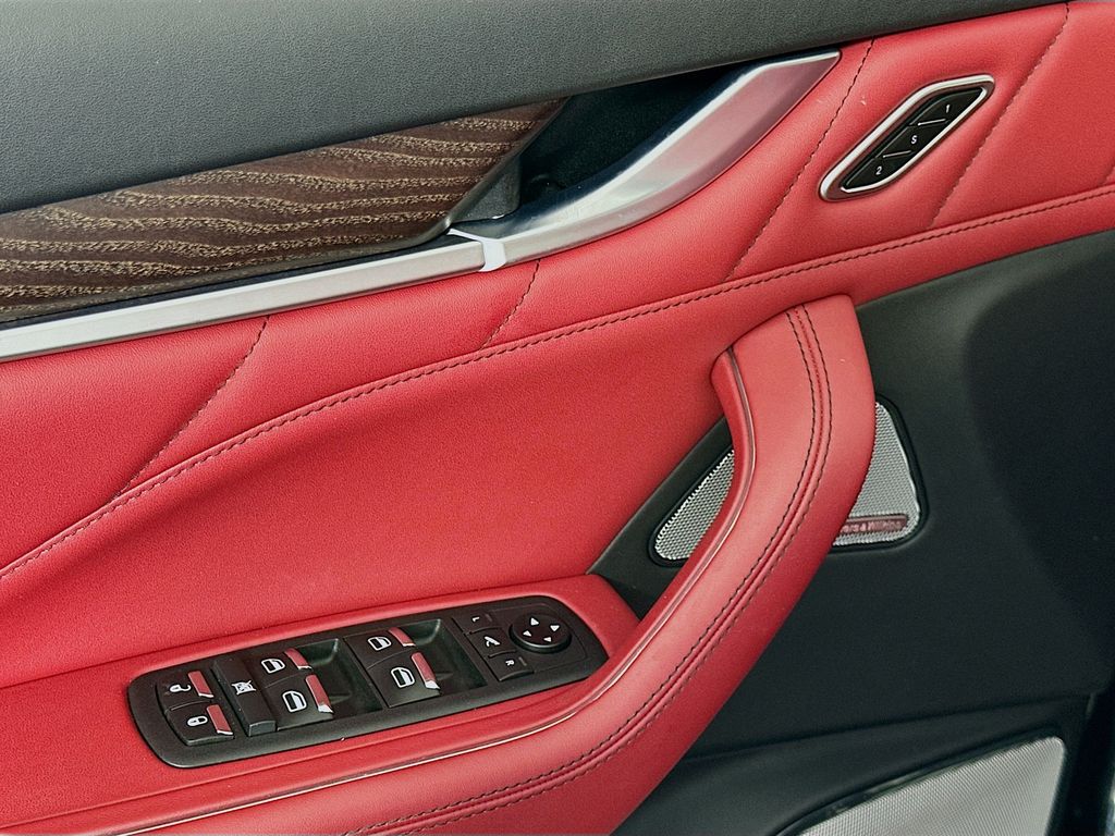 Thumbnail: 2022 Maserati Levante - 18