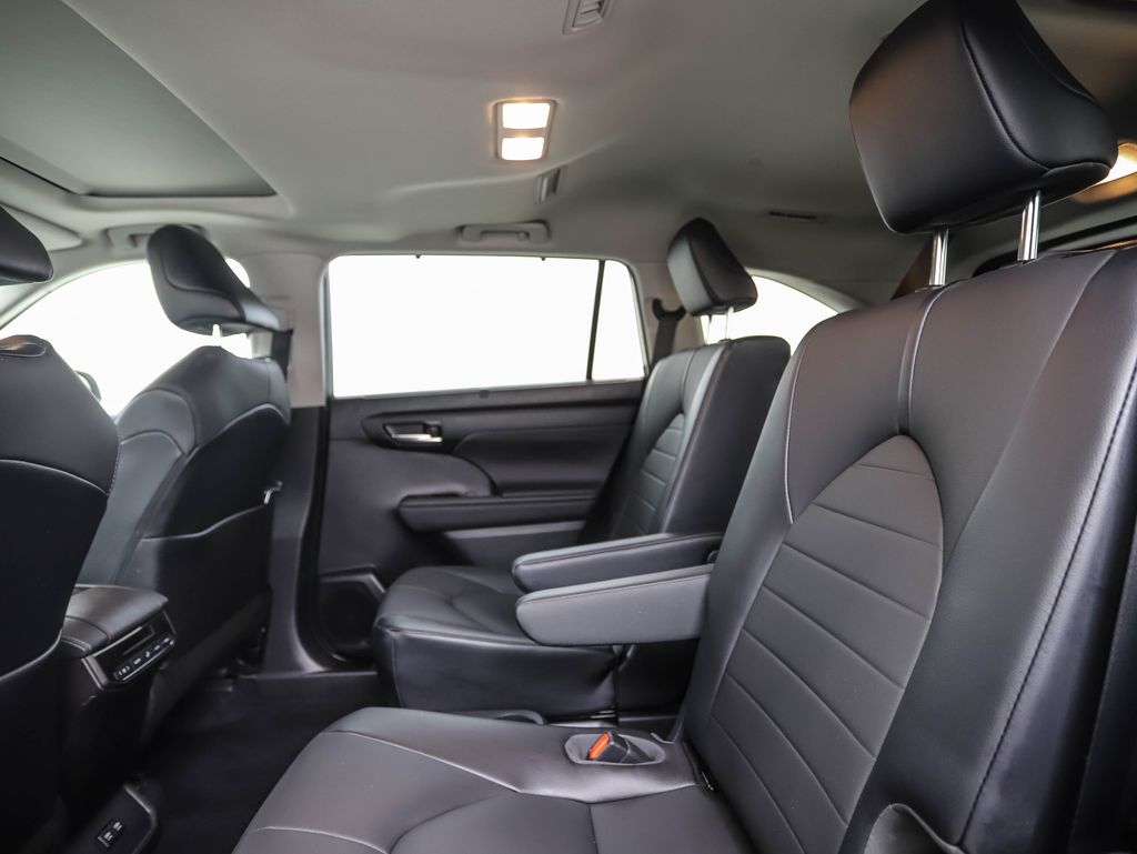 2021 Toyota Highlander XLE 20