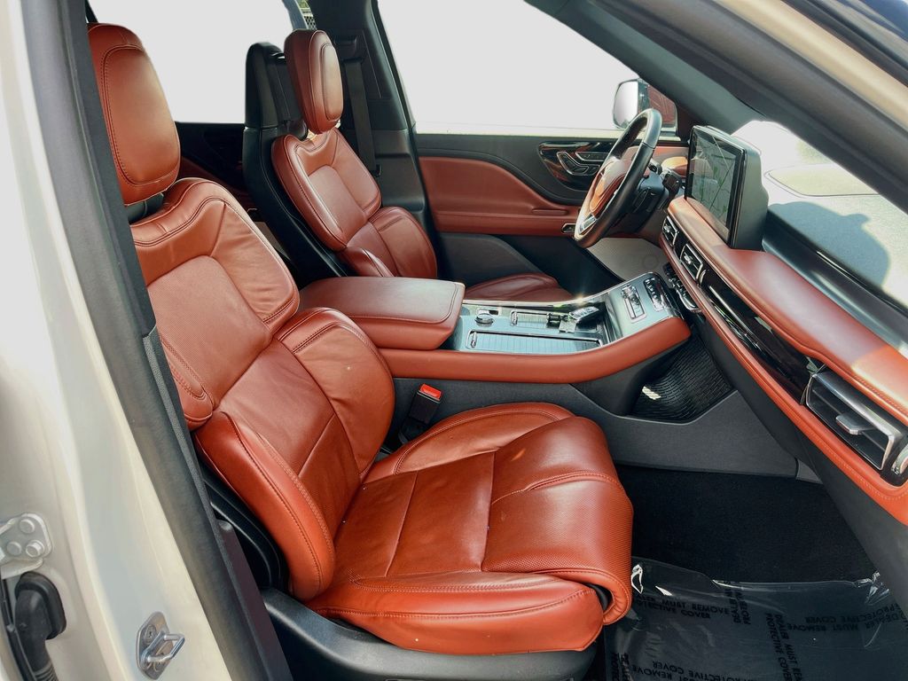 2025 Lincoln Aviator Reserve White at AutoSavvy Houston Southwest