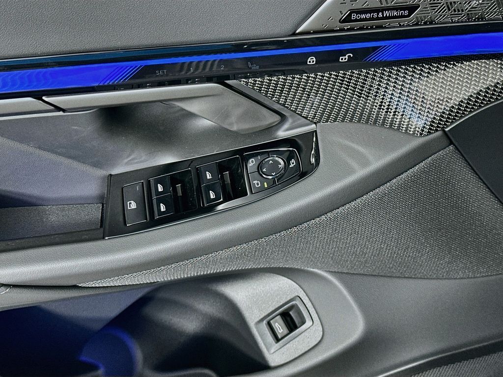 Thumbnail: 2027 BMW M5 - 20
