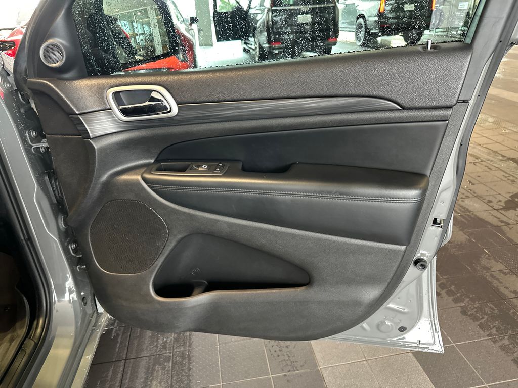 Used Car 2020 Jeep Grand Cherokee  Altitude For Sale Under $25,000 In Austin, Texas