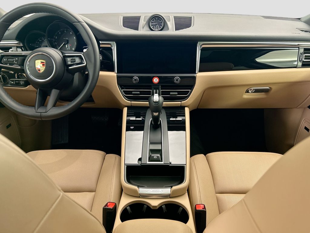 Thumbnail: 2025 Porsche Macan - 15