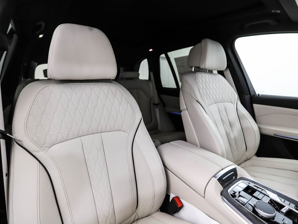 Thumbnail: 2026 BMW X5 - 32