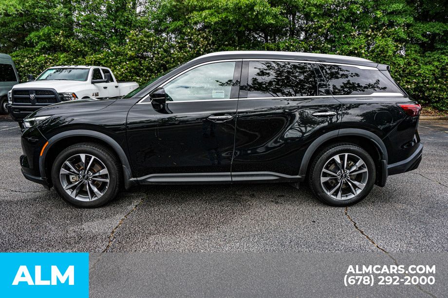 Used 2024 Black INFINITI LUXE image 7