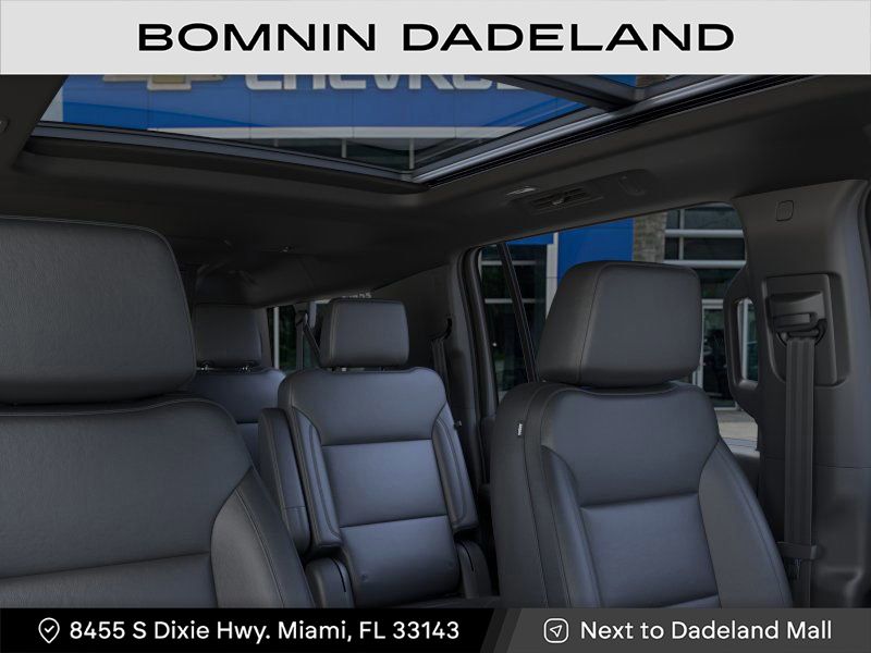 2025 Chevrolet Suburban LT photo