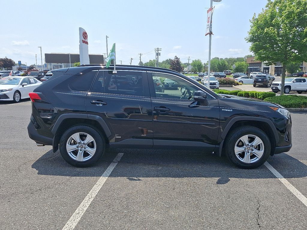 2021 Toyota RAV4 XLE 7