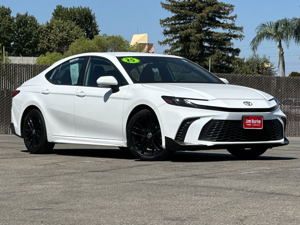 2025 Toyota Camry SE FWD