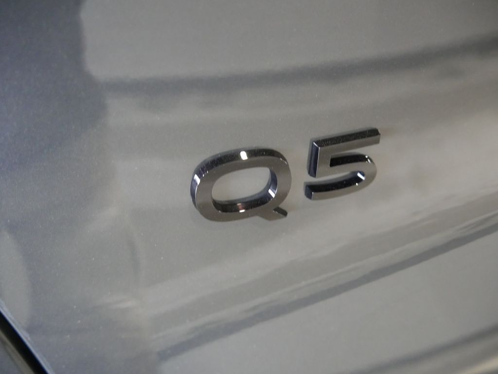 Thumbnail: 2025 Audi Q5 - 9