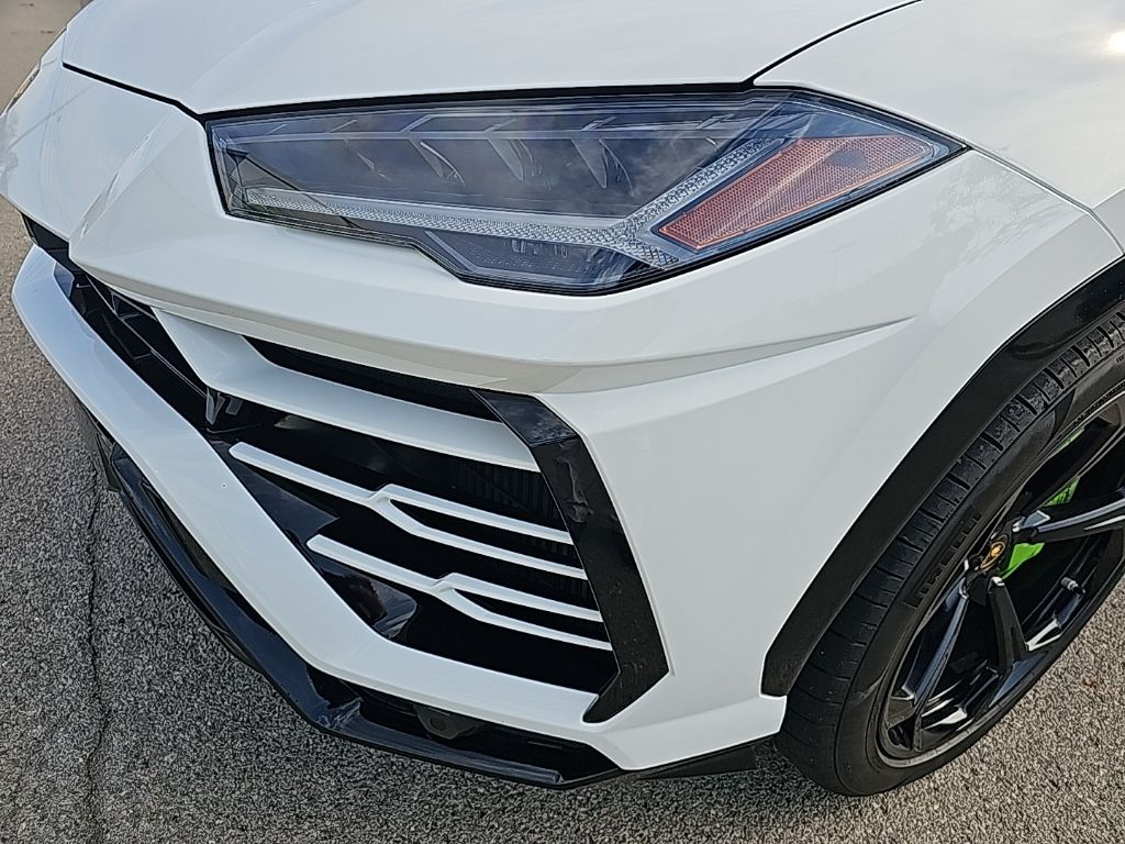 2022 Lamborghini Urus Base 9