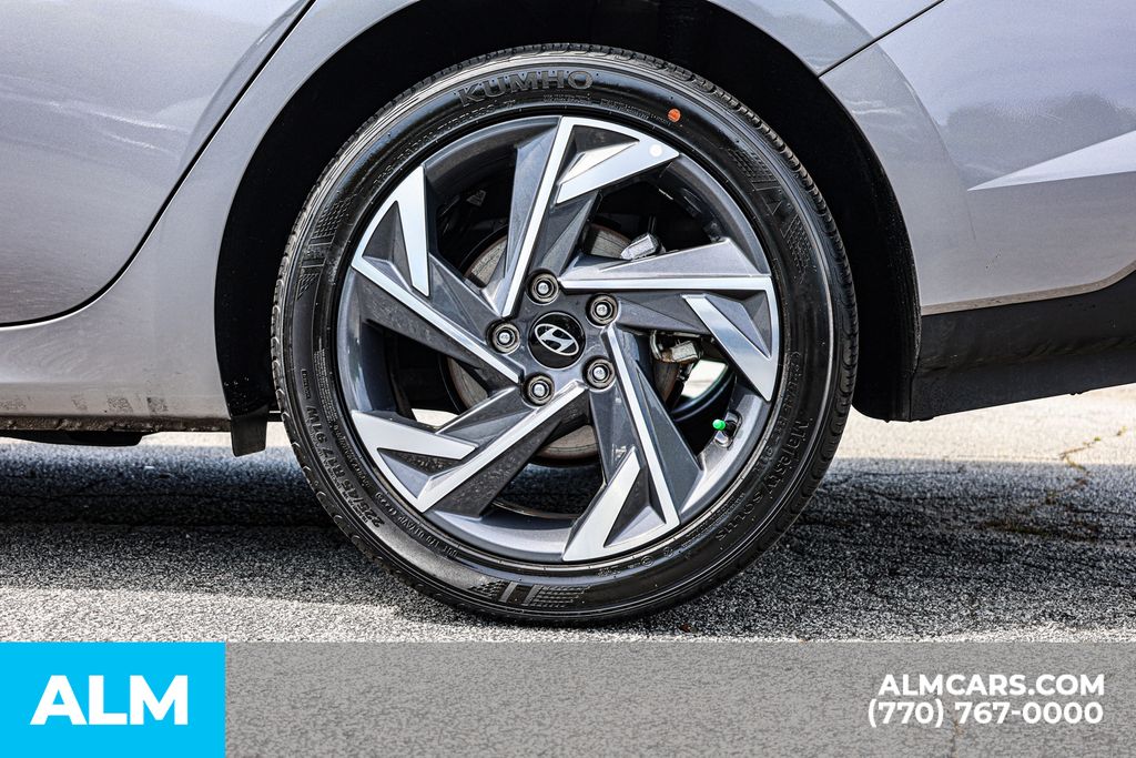 Used 2025 Silver Hyundai SEL Sport image 17