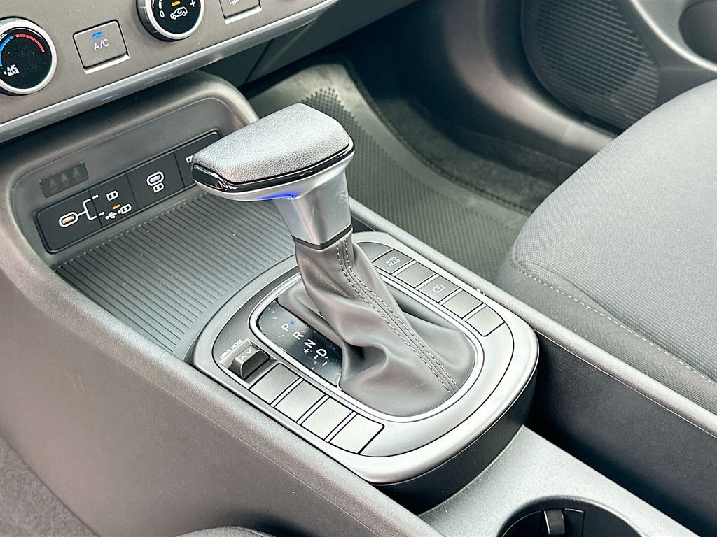 2025 Hyundai Kona SE 14