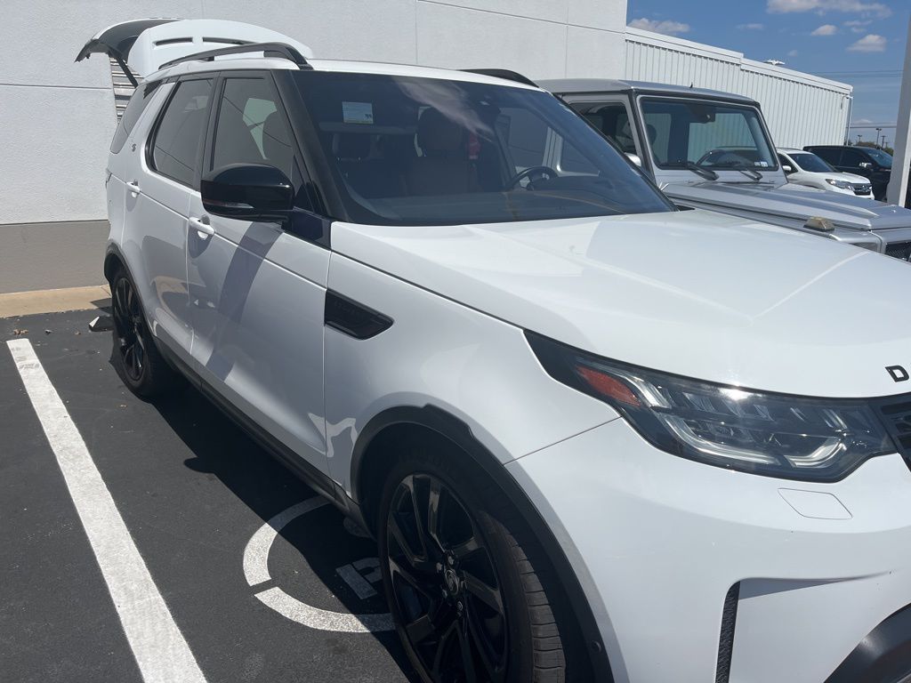 Thumbnail: 2020 Land Rover Discovery - 3