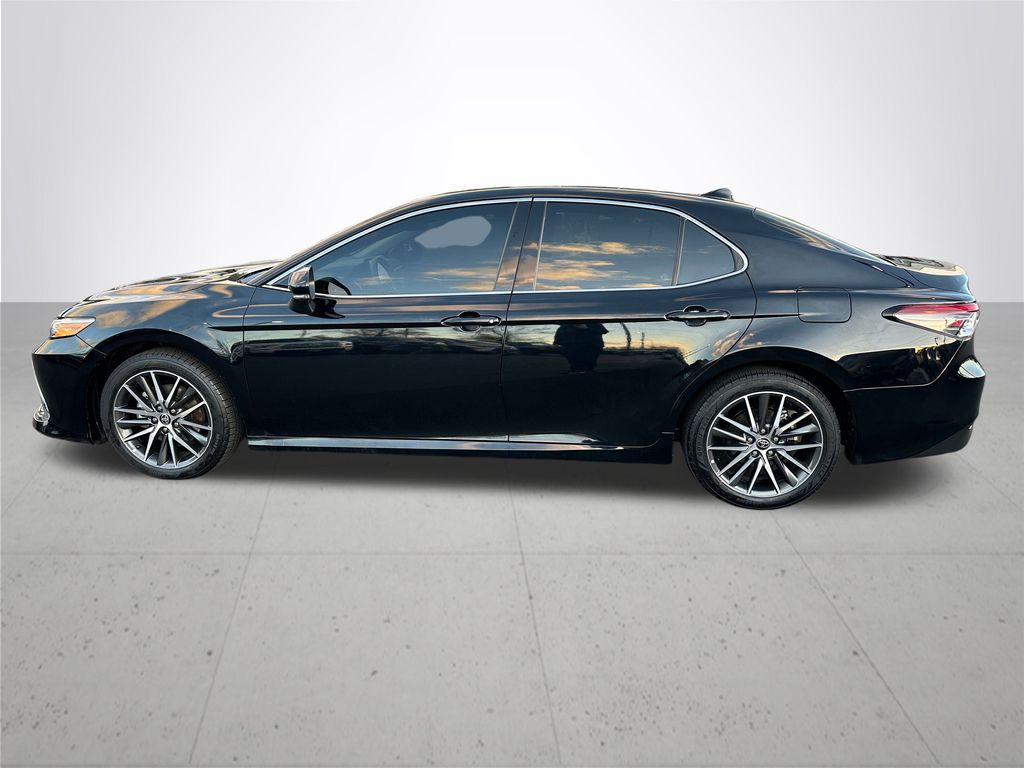 2022 Toyota Camry Hybrid XLE