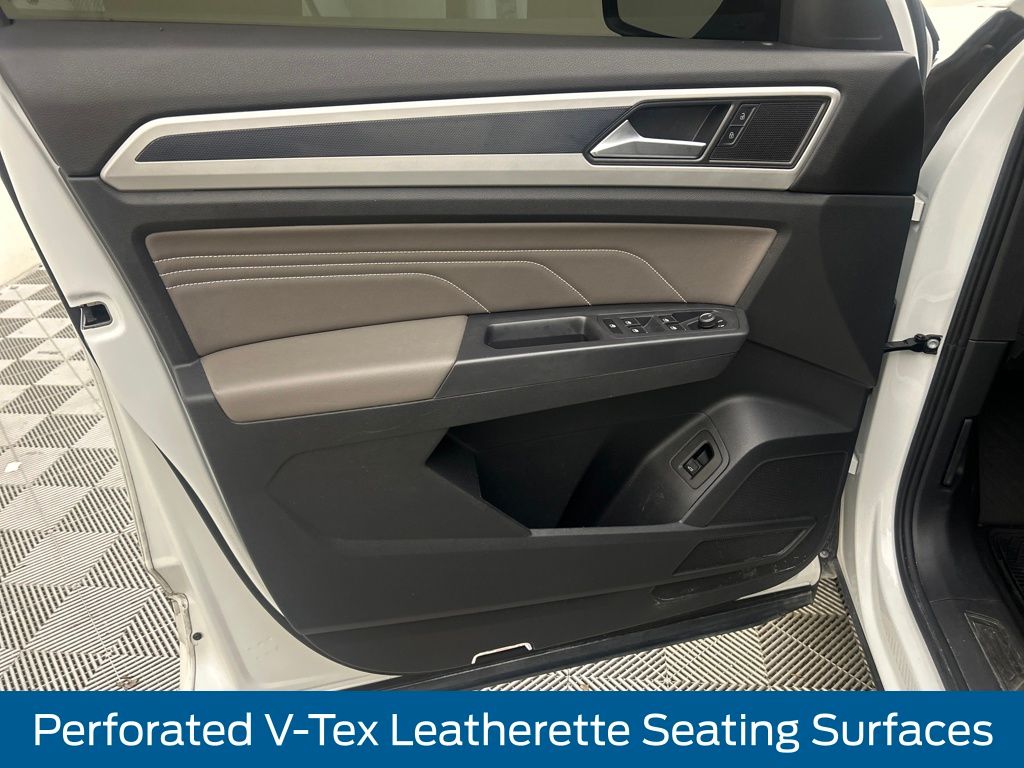 2021 Volkswagen Atlas V6 SE Technology R-Line photo 22