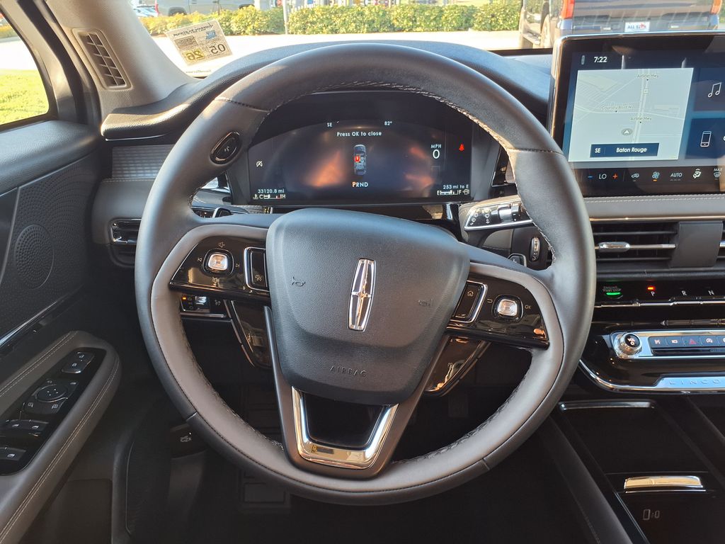 Used 2025 White Lincoln Premiere image 17