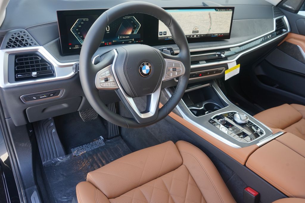 2025 BMW X7 xDrive40i 12