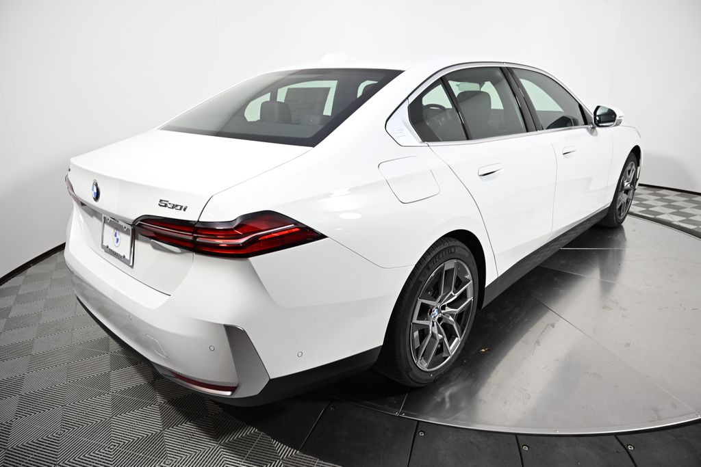 Thumbnail: 2026 BMW 5 Series - 5