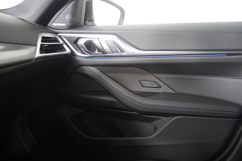 Thumbnail: 2026 BMW i4 - 25