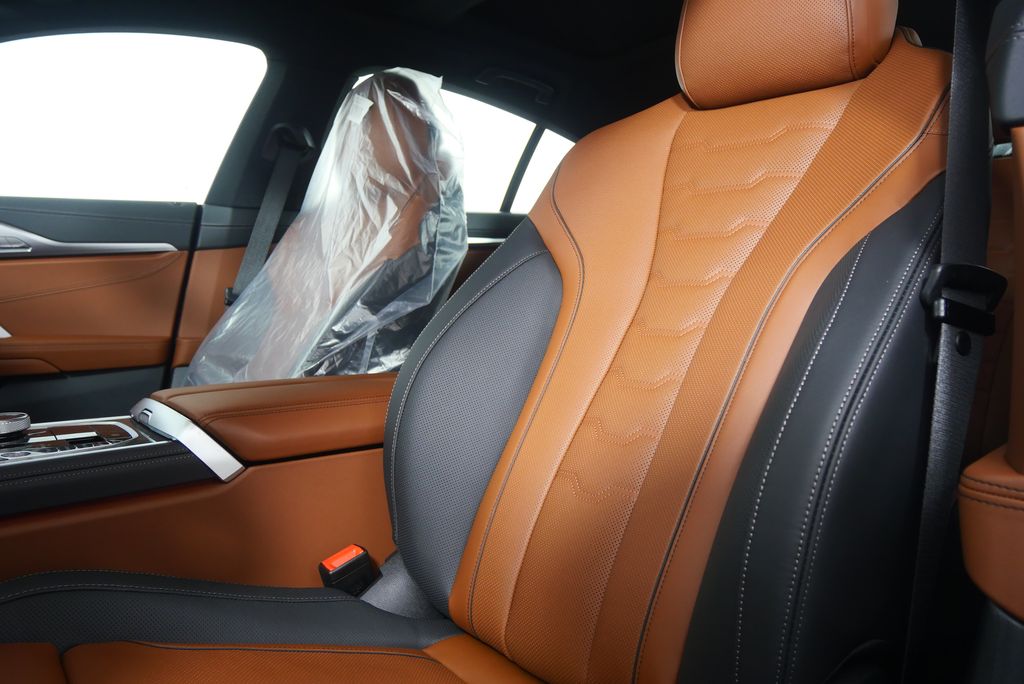 Thumbnail: 2026 BMW 8 Series - 13