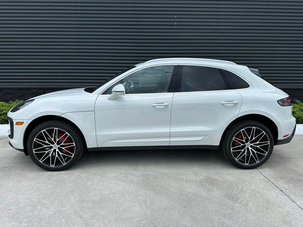 Thumbnail: 2025 Porsche Macan - 2