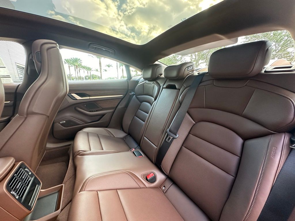 2025 Porsche Taycan 4S 28