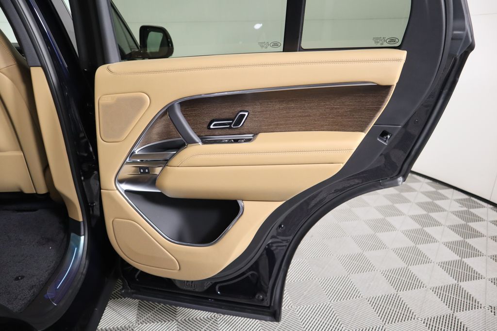 2025 Land Rover Range Rover SE 28