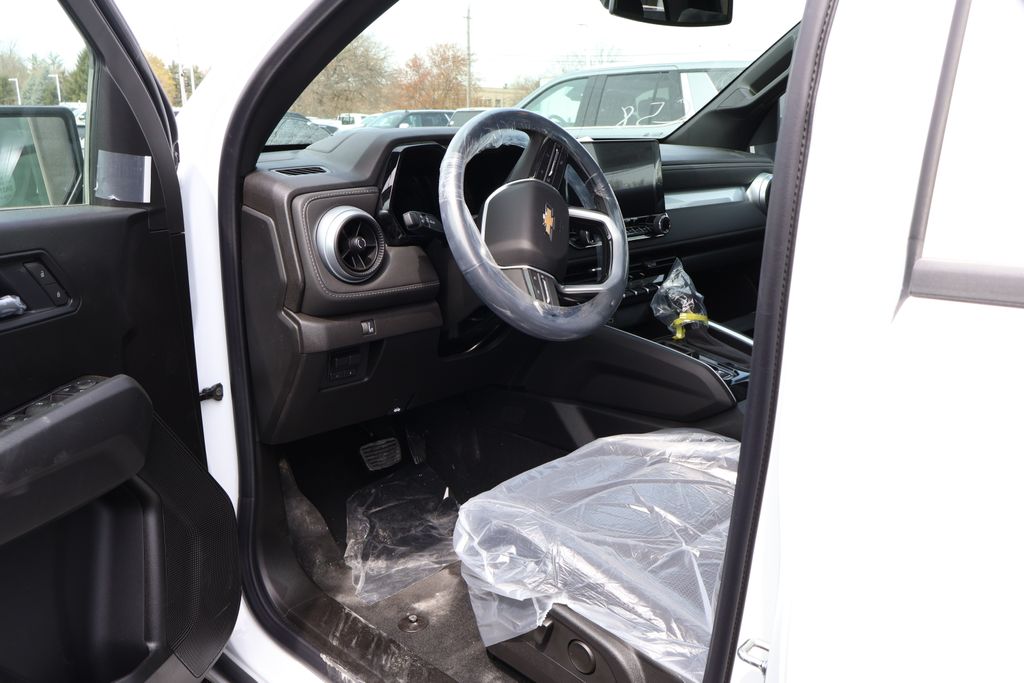 2025 Chevrolet Colorado LT 13