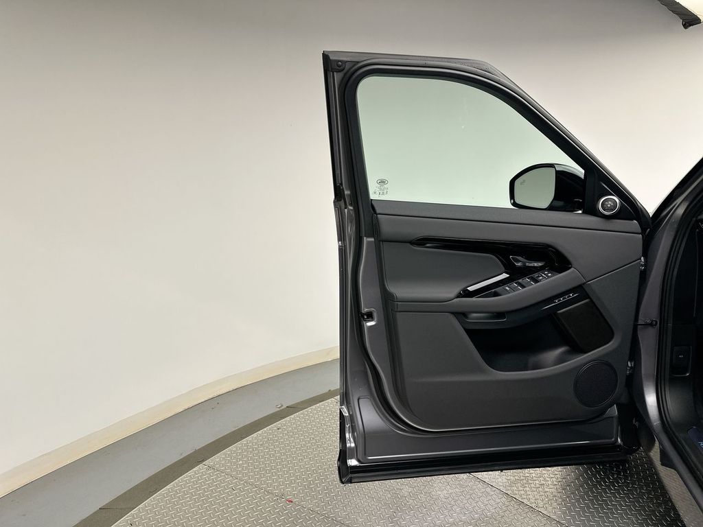 Thumbnail: 2026 Land Rover Range Rover Evoque - 8