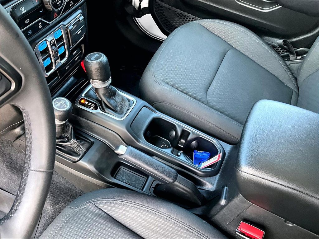 2023 Jeep Wrangler — photo 20