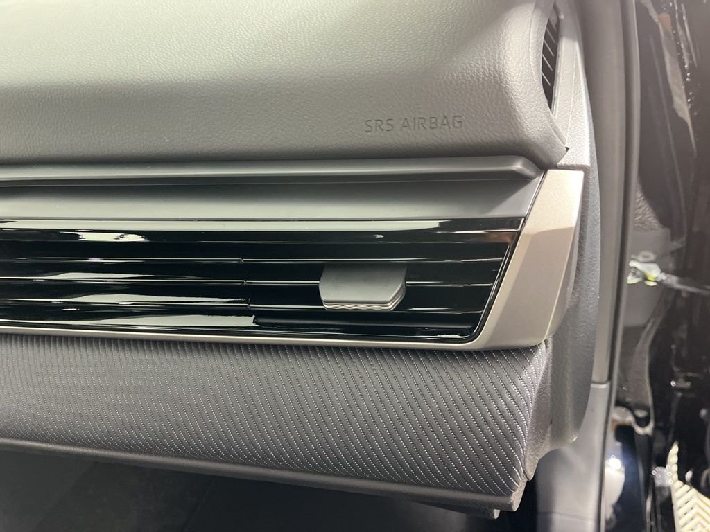 2025 Toyota Camry SE 19
