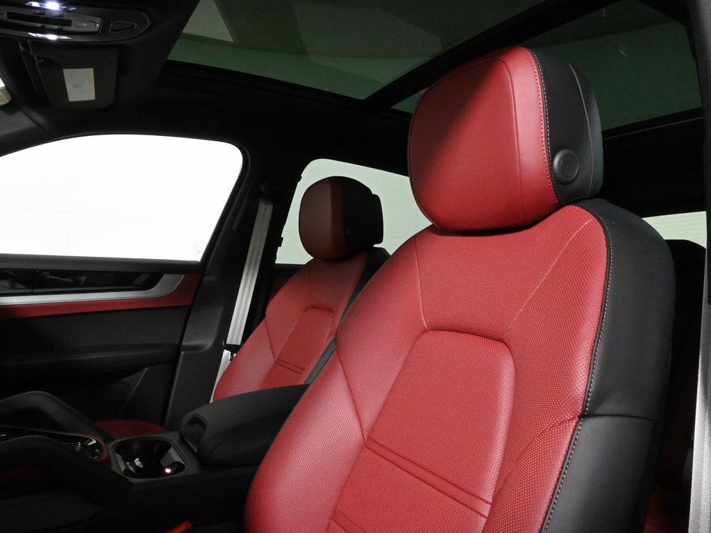 Thumbnail: 2026 Porsche Cayenne - 15