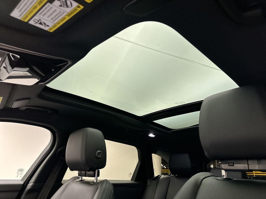 Thumbnail: 2025 Land Rover Range Rover Velar - 9